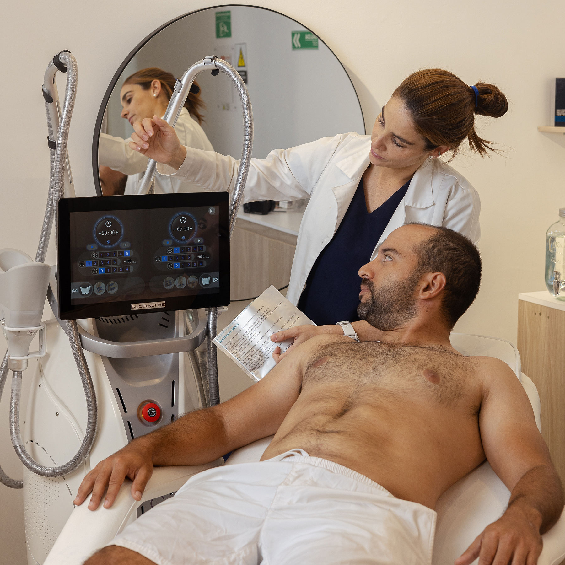 Tratamiento de criolipólisis corporal masculino en clínica Dra Duarte Pereira